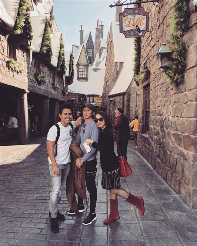 Hiếm hoi lắm mới có ảnh chung cùng con ruột, bố con Hoài Linh trông giống hệt anh em - Ảnh 2.