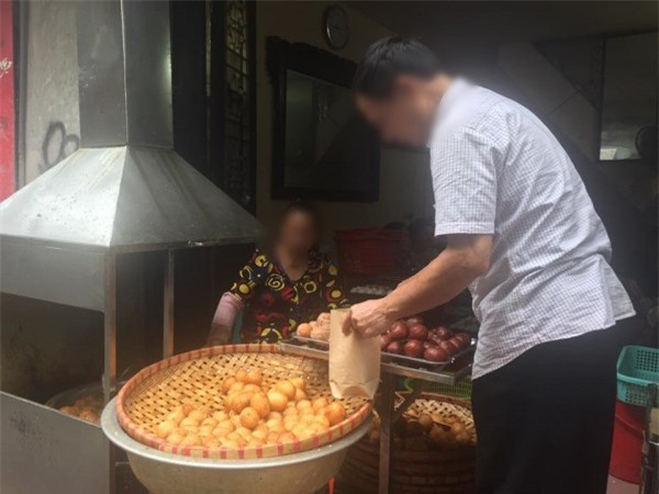 ‘Luật bán hàng cho Tây’ - câu chuyện buồn về văn hóa bán hàng ‘đội giá’ vẫn chưa có hồi kết - Ảnh 2.