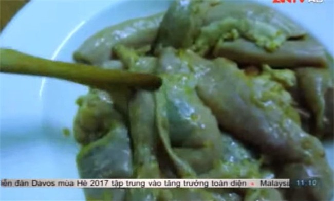 Sự thật rùng rợn đằng sau đĩa lòng lợn trắng phau, siêu rẻ ở Hà Nội - Ảnh 2.