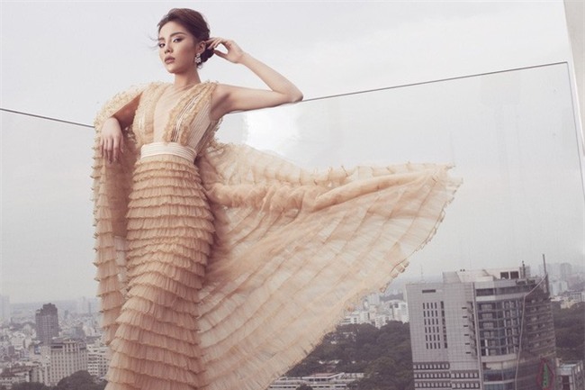 Tung bộ ảnh mới, Kỳ Duyên vô tình tạo nên màn tranh đấu váy áo với cả Tóc Tiên và Hari Won - Ảnh 2.