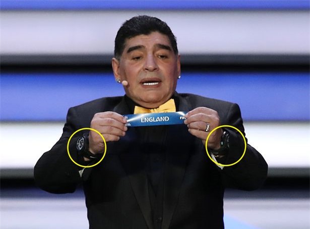 Vì sao Diego Maradona luôn đeo 2 đồng hồ trong các sự kiện lớn?-2