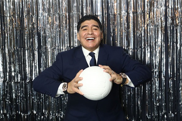 Vì sao Diego Maradona luôn đeo 2 đồng hồ trong các sự kiện lớn?-4