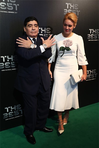 Vì sao Diego Maradona luôn đeo 2 đồng hồ trong các sự kiện lớn?-5