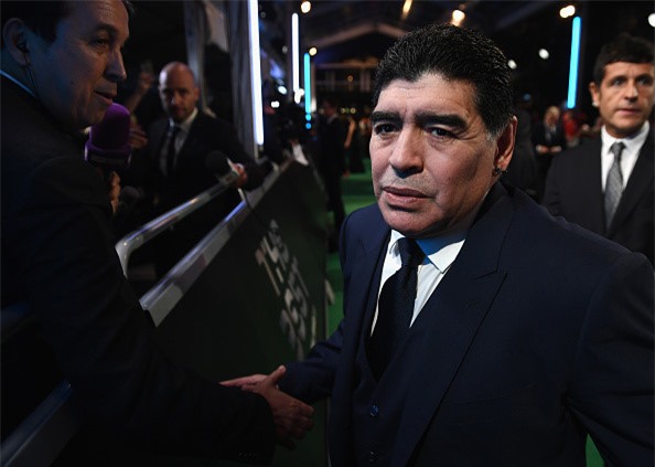 Vì sao Diego Maradona luôn đeo 2 đồng hồ trong các sự kiện lớn?-6