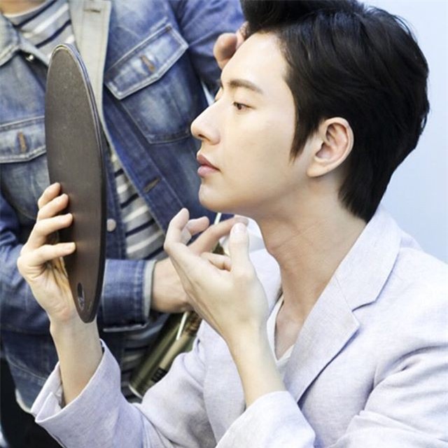 Ngoài Song Joong Ki, chị em còn ghen tỵ trước những làn da căng mịn không tỳ vết của các nam thần xứ Hàn nào nữa - Ảnh 11.