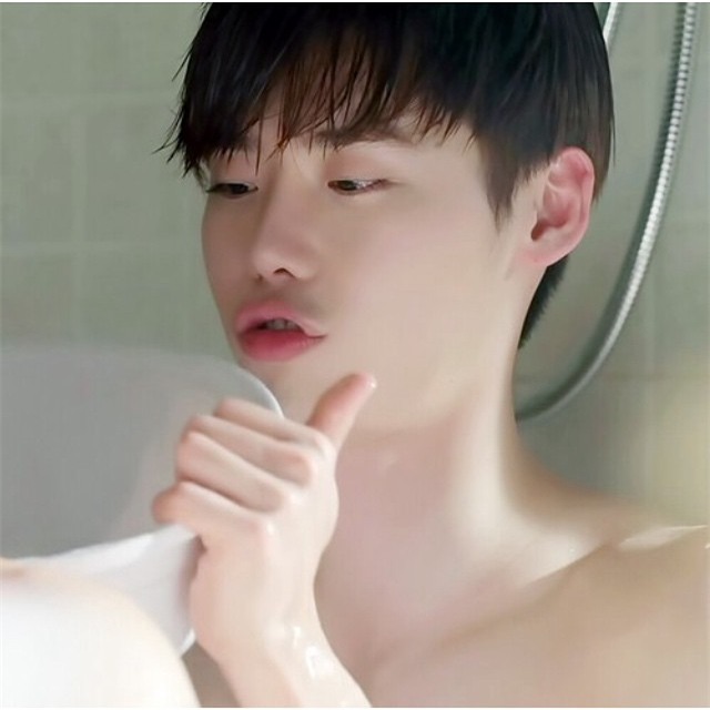 Ngoài Song Joong Ki, chị em còn ghen tỵ trước những làn da căng mịn không tỳ vết của các nam thần xứ Hàn nào nữa - Ảnh 9.