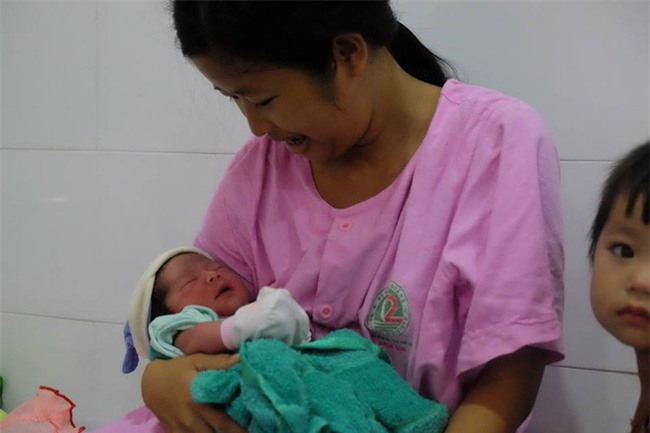 TP.HCM: Chồng đi làm không về, sản phụ đẻ rớt con trong hố nước nhà vệ sinh lúc nửa đêm - Ảnh 5.