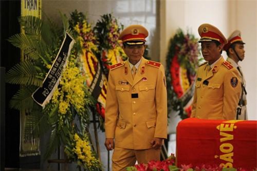 xot thuong gia canh cua trung ta csgt bi nam thanh nien tong tu vong - 2