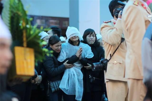 xot thuong gia canh cua trung ta csgt bi nam thanh nien tong tu vong - 6