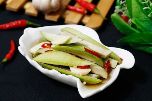 ua nuoc mieng voi xoai xanh ngam mam ot chua chua, gion gion hinh anh 1