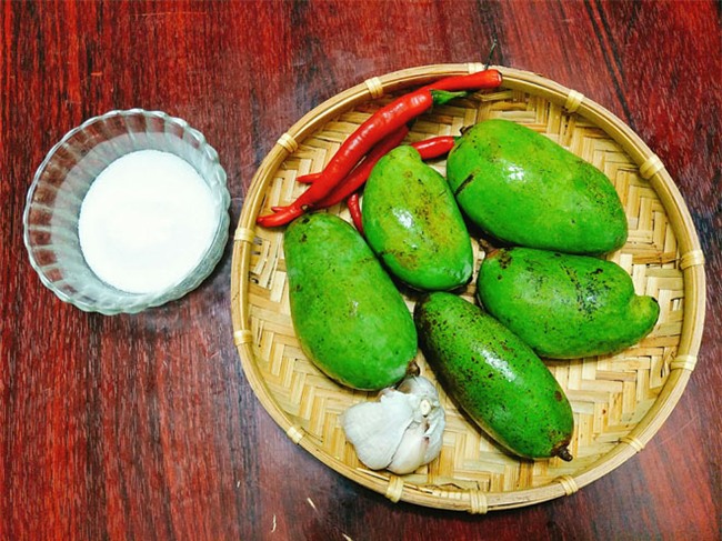 ua nuoc mieng voi xoai xanh ngam mam ot chua chua, gion gion hinh anh 2