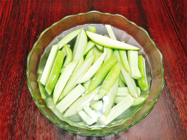 ua nuoc mieng voi xoai xanh ngam mam ot chua chua, gion gion hinh anh 5