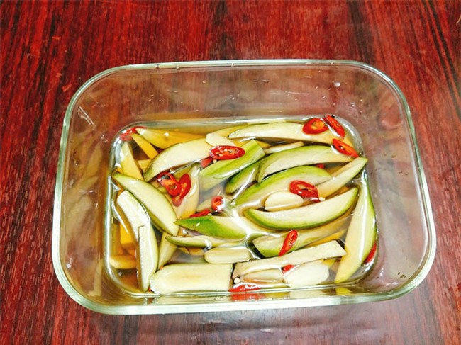 ua nuoc mieng voi xoai xanh ngam mam ot chua chua, gion gion hinh anh 7