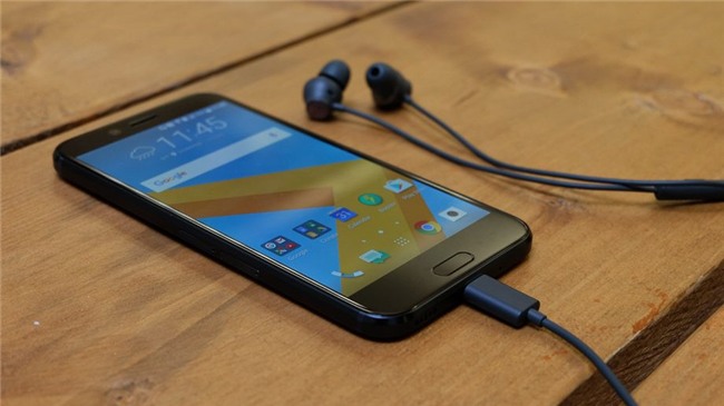 10 dien thoai gia re mua cuoi nam hinh anh 10