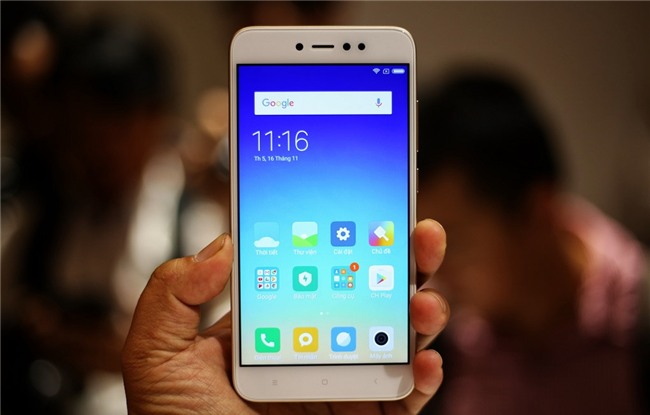 10 dien thoai gia re mua cuoi nam hinh anh 4