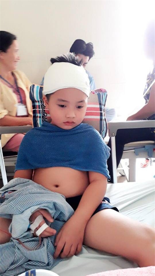 Nước mắt tủi nhục của người cha không mua nổi hộp bánh cho đứa con trai duy nhất bị u não  - Ảnh 3.