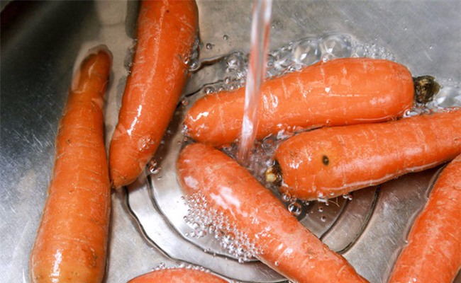Củ cà rốt để lâu bị mềm, yểu cũng đừng vội vứt đi, “hồi sinh” bằng cách này đây - Ảnh 2.