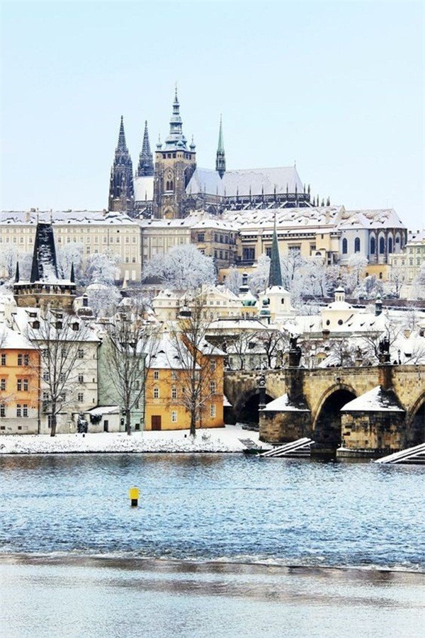 Ngất ngây với những hình ảnh tuyết rơi đẹp lung linh trên khắp thế giới - Ảnh 35.