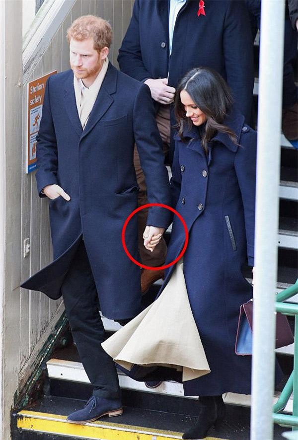 cach the hien tinh yeu muon "ca the gioi biet" cua cap doi dang hot nhat nuoc anh - 1