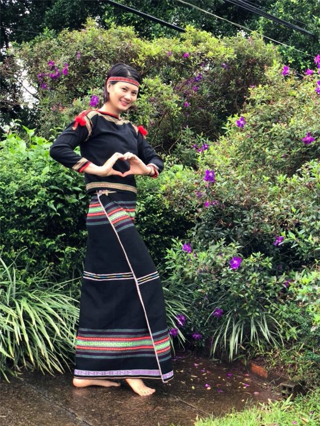 Hoa khôi bóng chuyền Kim Huệ hóa sơn nữ xinh đẹp giữa núi rừng Tây Nguyên - Ảnh 6.