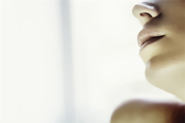 Mo khoa dien thoai bang moi, tai va nhip tim hinh anh 1