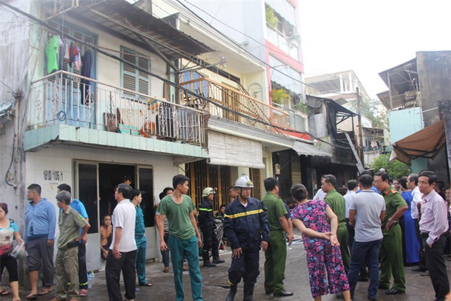 Vụ hỏa hoạn làm 3 mẹ con chết cháy: Người thân ngã quỵ, bật khóc nức nở tại hiện trường - Ảnh 1.