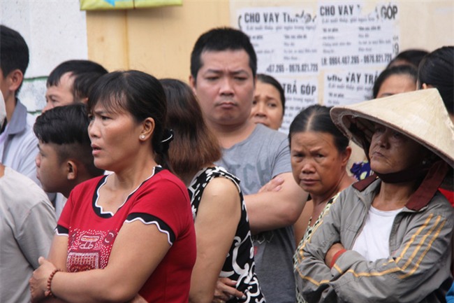 Vụ hỏa hoạn làm 3 mẹ con chết cháy: Người thân ngã quỵ, bật khóc nức nở tại hiện trường - Ảnh 9.