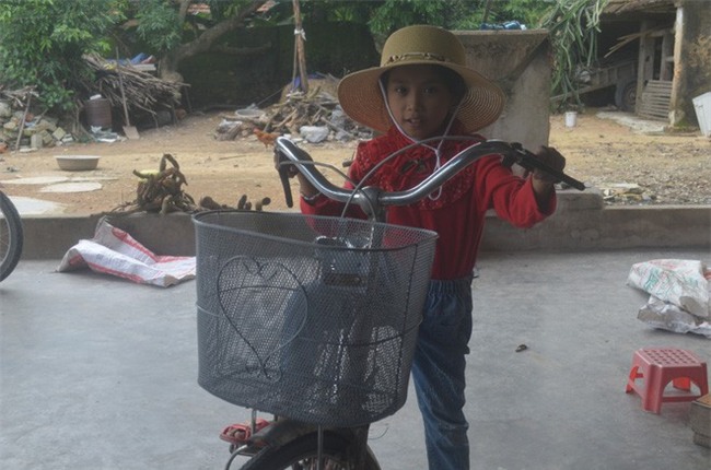 2 đời vợ, 2 chân bị cắt cụt, nguồn sống của người đàn ông này gói gọn ở cô con gái nhỏ - Ảnh 3.