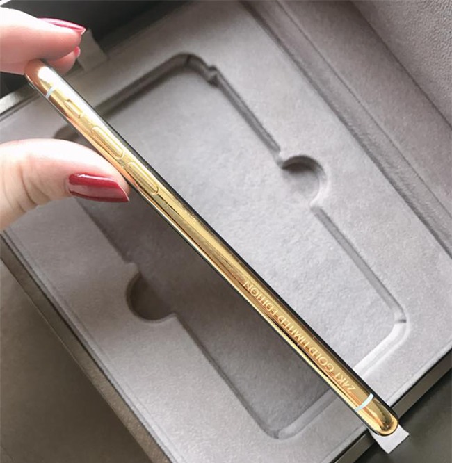 Bỏ gần 1 tỷ độ iPhone X vàng nguyên khối đầu tiên tại Việt Nam, thế mới thấy dân ta chịu chơi đến nhường nào - Ảnh 3.