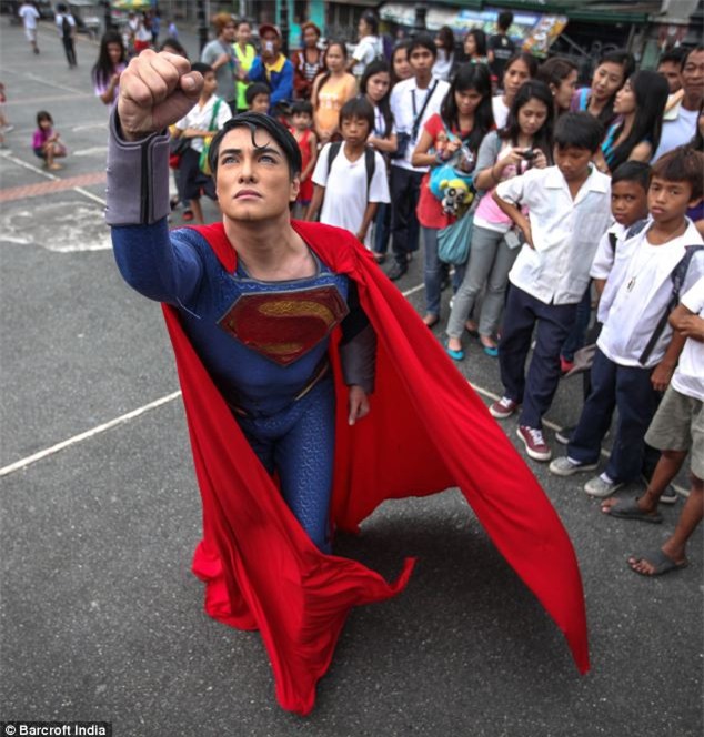 Chàng trai người Philippines vung tiền thẩm mỹ để giống hệt Superman, chỉ thiếu mỗi nước học bay - Ảnh 2.