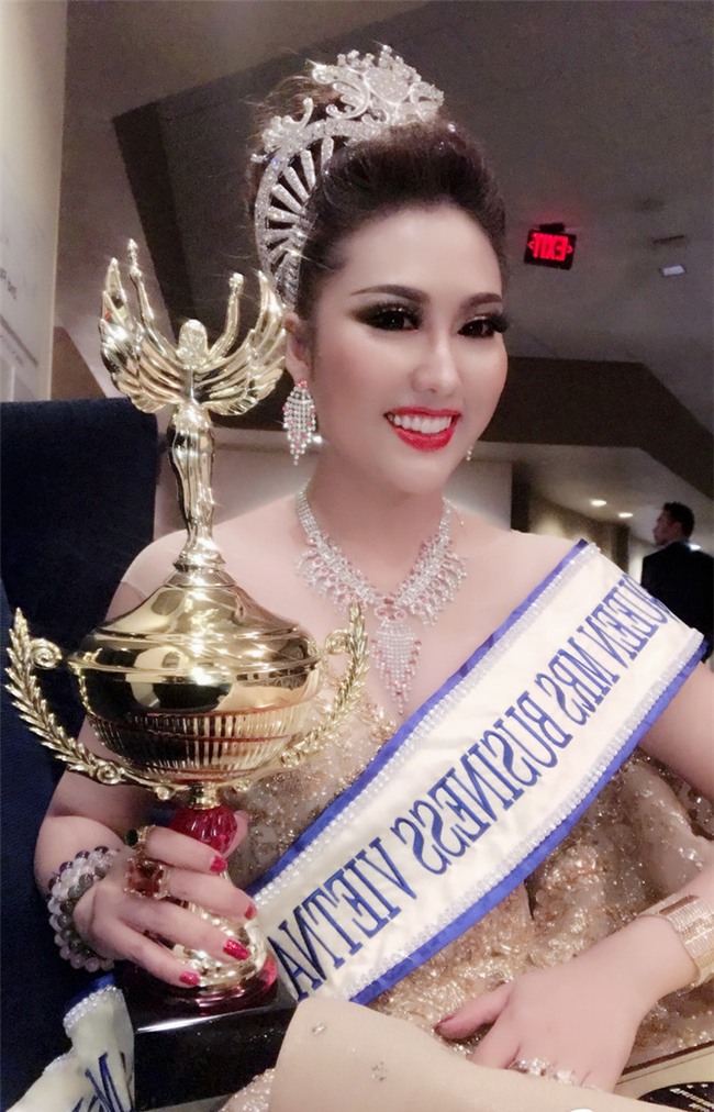BẤT NGỜ: Phi Thanh Vân đăng quang Hoa hậu Doanh nhân Thế giới người Việt 2017-2