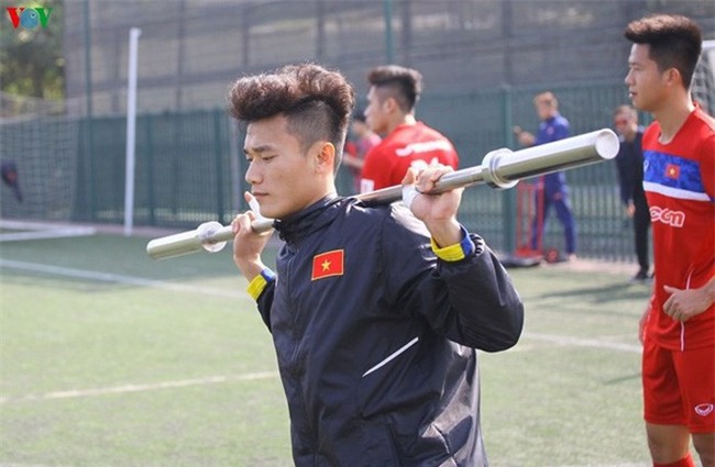 Cầu thủ U23 Việt Nam bị HLV Park Hang Seo đánh đòn vì tập sai - Ảnh 14.