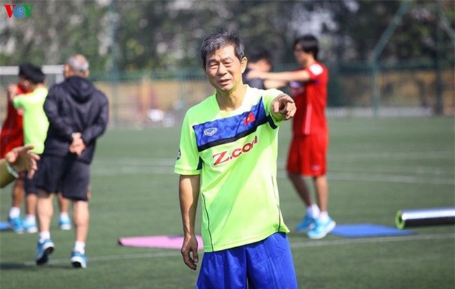 Cầu thủ U23 Việt Nam bị HLV Park Hang Seo đánh đòn vì tập sai - Ảnh 2.