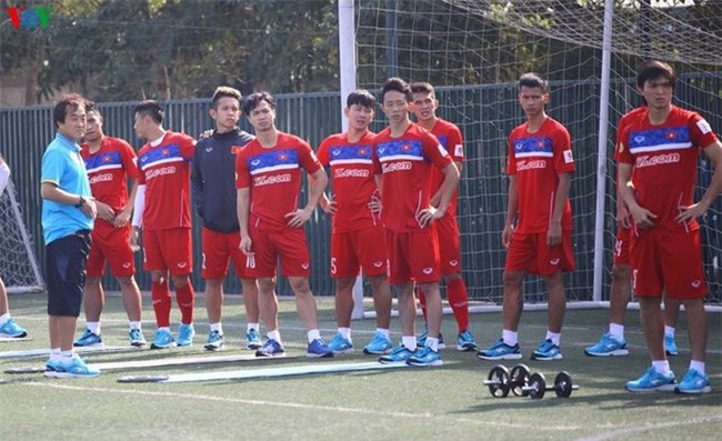 Cầu thủ U23 Việt Nam bị HLV Park Hang Seo đánh đòn vì tập sai - Ảnh 3.