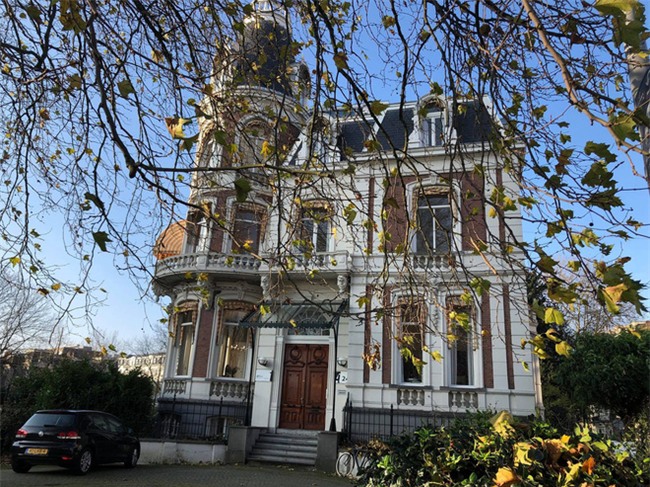 Cô nàng du học sinh bỏ lễ tốt nghiệp Thạc sỹ, phượt đủ 8 nước châu Âu trong một tháng