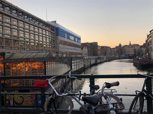 Cô nàng du học sinh bỏ lễ tốt nghiệp Thạc sỹ, phượt đủ 8 nước châu Âu trong một tháng