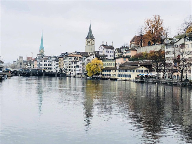 Cô nàng du học sinh bỏ lễ tốt nghiệp Thạc sỹ, phượt đủ 8 nước châu Âu trong một tháng