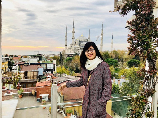 Cô nàng du học sinh bỏ lễ tốt nghiệp Thạc sỹ, phượt đủ 8 nước châu Âu trong một tháng