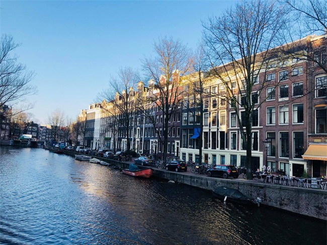 Cô nàng du học sinh bỏ lễ tốt nghiệp Thạc sỹ, phượt đủ 8 nước châu Âu trong một tháng