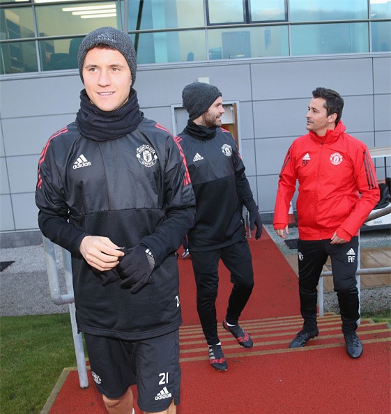 MU khong khang an, Pogba vang mat o tran gap Man City hinh anh 1