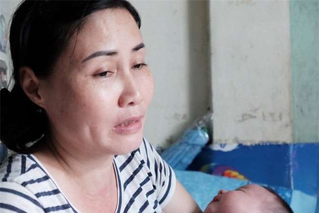 Người phụ nữ cưu mang bé trai bị bỏ rơi suốt 3 tháng trời có nguy cơ không được nhận con nuôi - Ảnh 1.