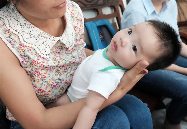 Người phụ nữ cưu mang bé trai bị bỏ rơi suốt 3 tháng trời có nguy cơ không được nhận con nuôi - Ảnh 8.
