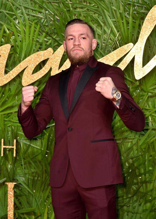 Bồ cũ Ronaldo thân mật bên McGregor, Hamilton - Ảnh 7.