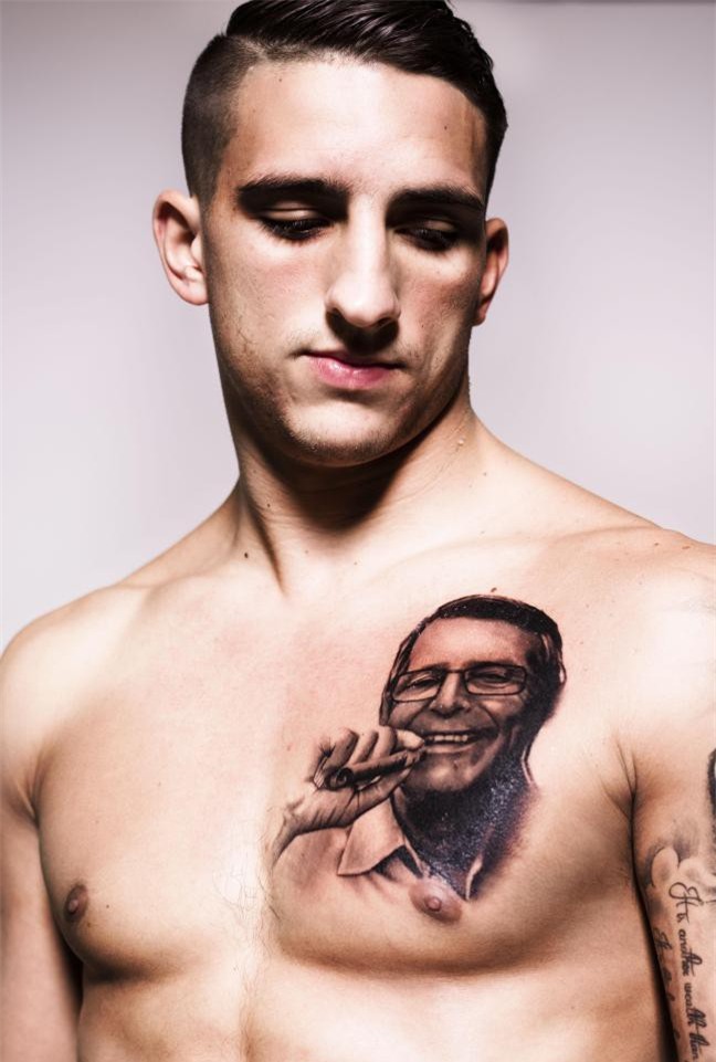 9 hình xăm gây xúc động nhất của sao bóng đá - Ảnh 2.