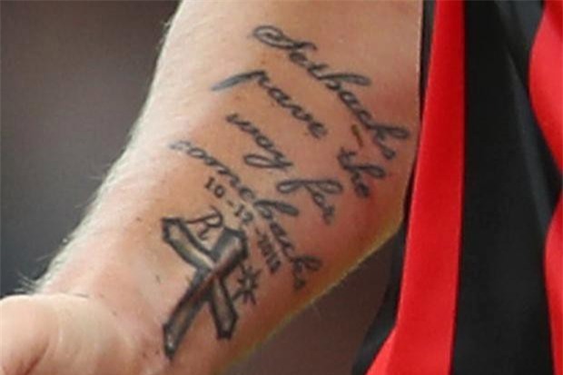 9 hình xăm gây xúc động nhất của sao bóng đá - Ảnh 5.