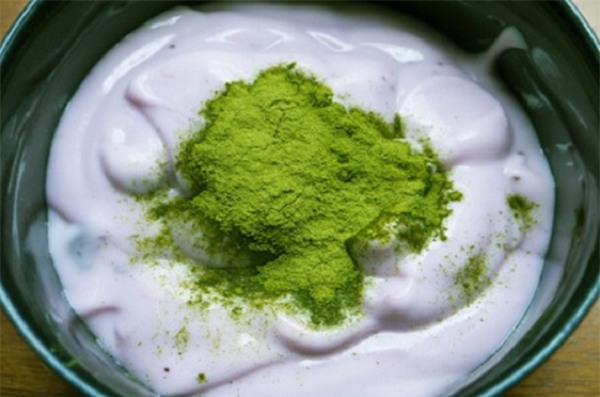 Đây chính là ‘thần dược’ giúp nàng 9x từ mặt chi chít mụn trở nên trắng bóc, mịn màng.