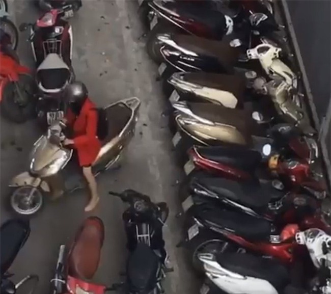 Bài toán hóc búa dành cho cô gái kiên trì nhất năm: Lấy xe ra khỏi bãi! - Ảnh 4.