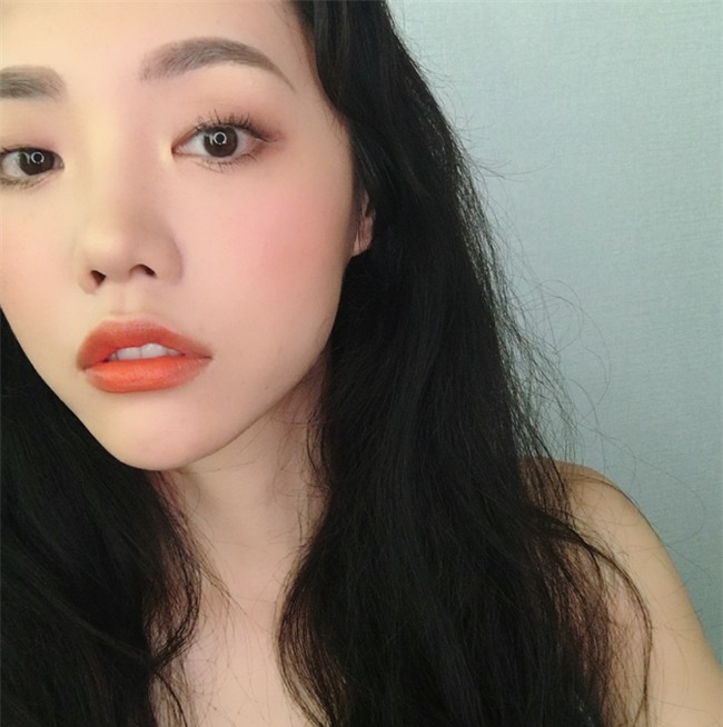 12 loại kem nền đem lại làn da căng bóng, ẩm mượt và không sợ bị mốc mặt trong mùa đông - Ảnh 1.