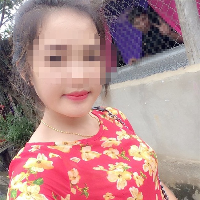 Người mẹ xinh đẹp hơn một năm chưa đòi được con gái