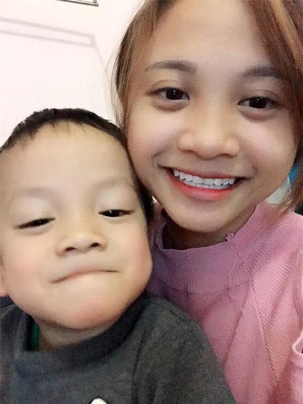 thay bo me an xong khong don, be trai vua rua bat vua noi cau khien ca nha "dung hinh" - 4